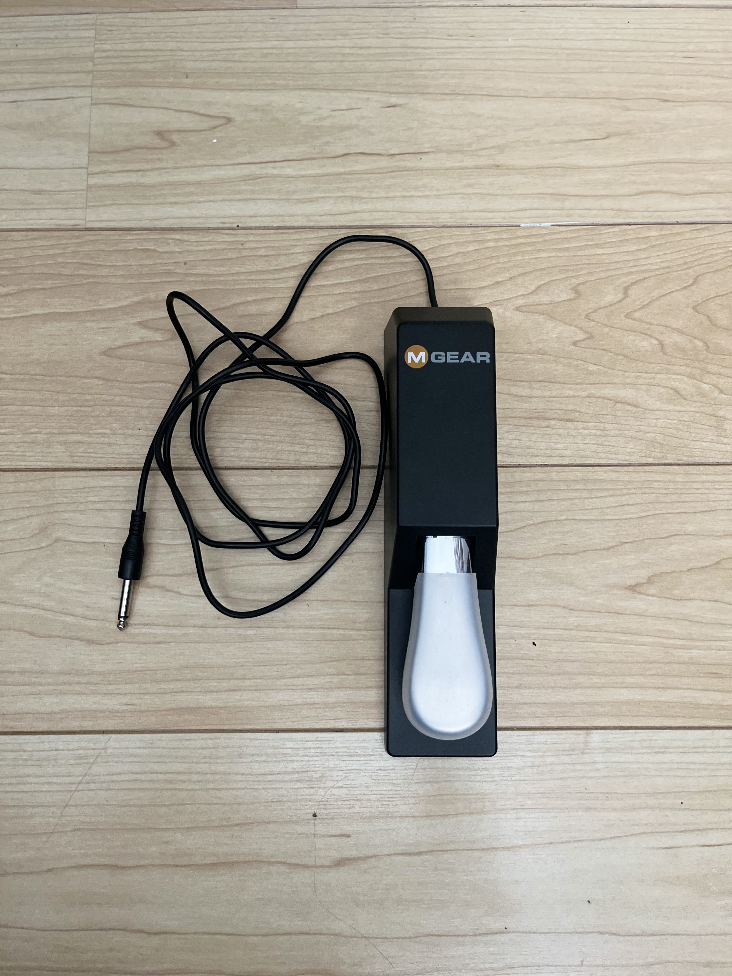 Keyboard sustain pedal