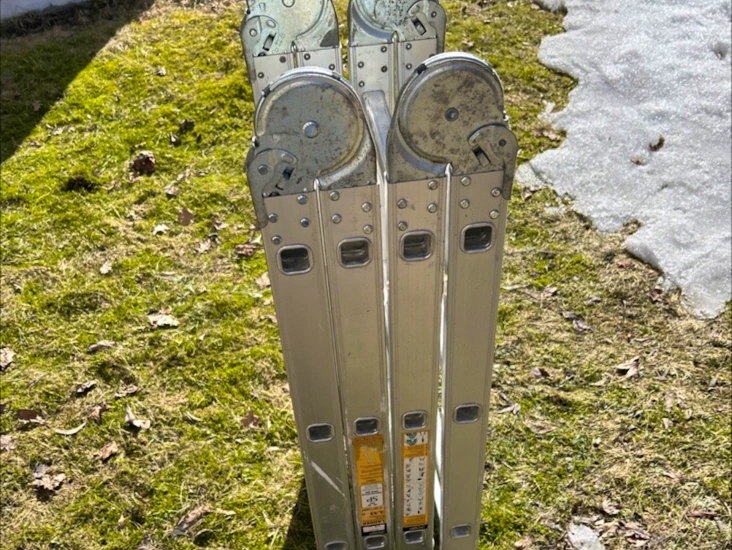 Kombistige med plattformer