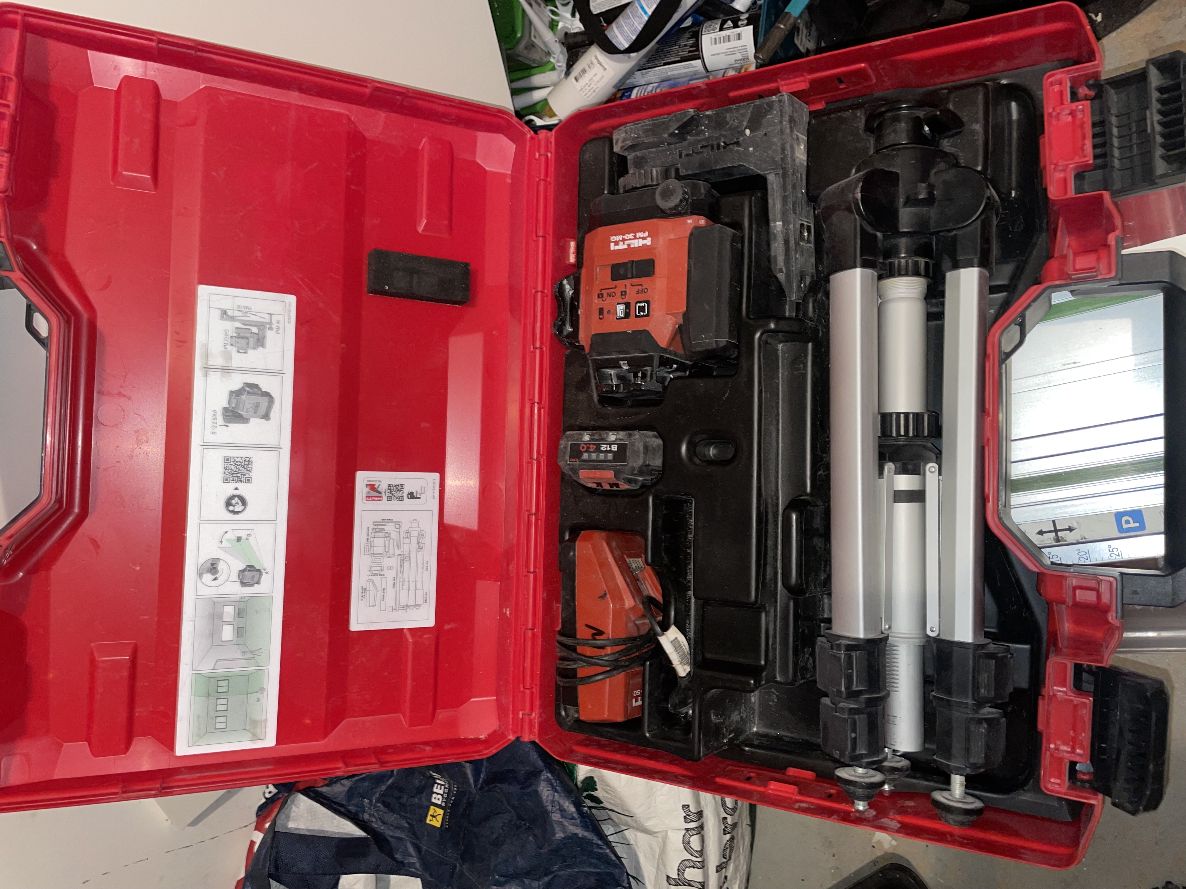 Hilti krysslaser pm-30 mg – stativ + 2 batterier ingår