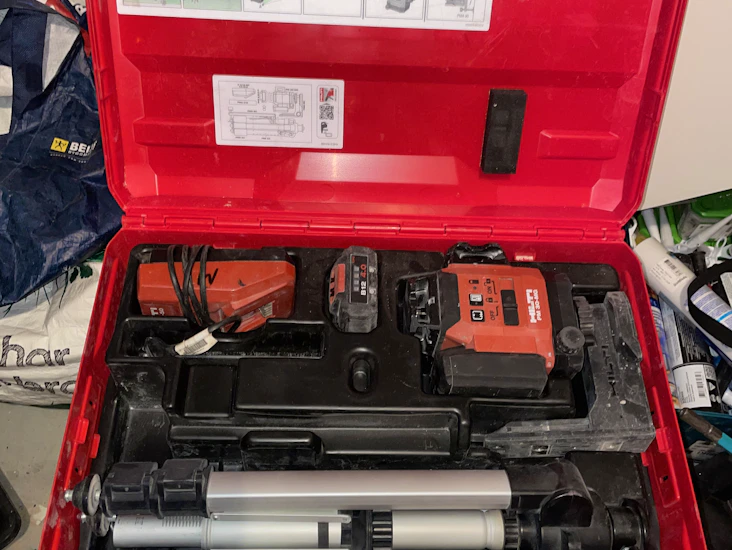 Hilti krysslaser pm-30 mg – stativ + 2 batterier ingår