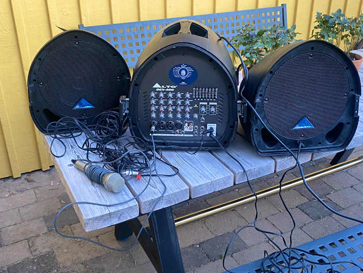 Microfon och ljud till talet på bröllopet musik bluetooth