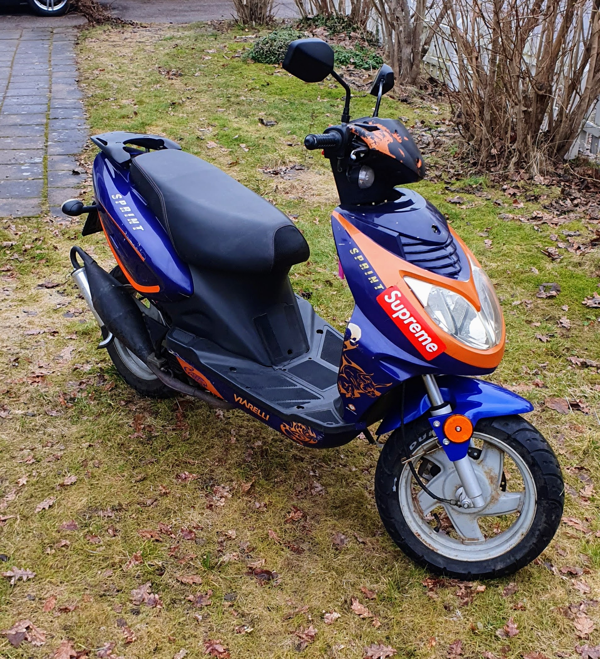 Moped klass 1, viarelli sprint (hjälm och lås ingår)
