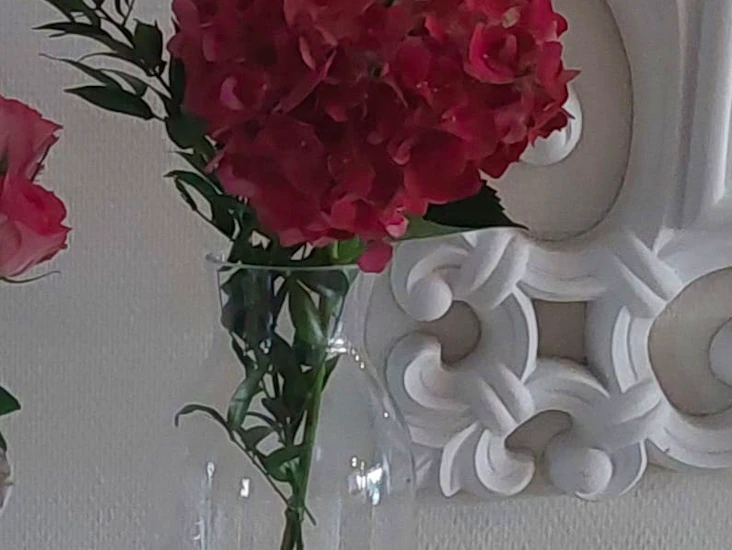 Vuokrataan korkeita maljakoita juhlakäyttöön