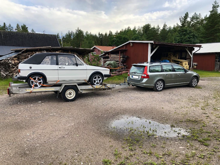 Smidigt biltransportsläp i aluminum.