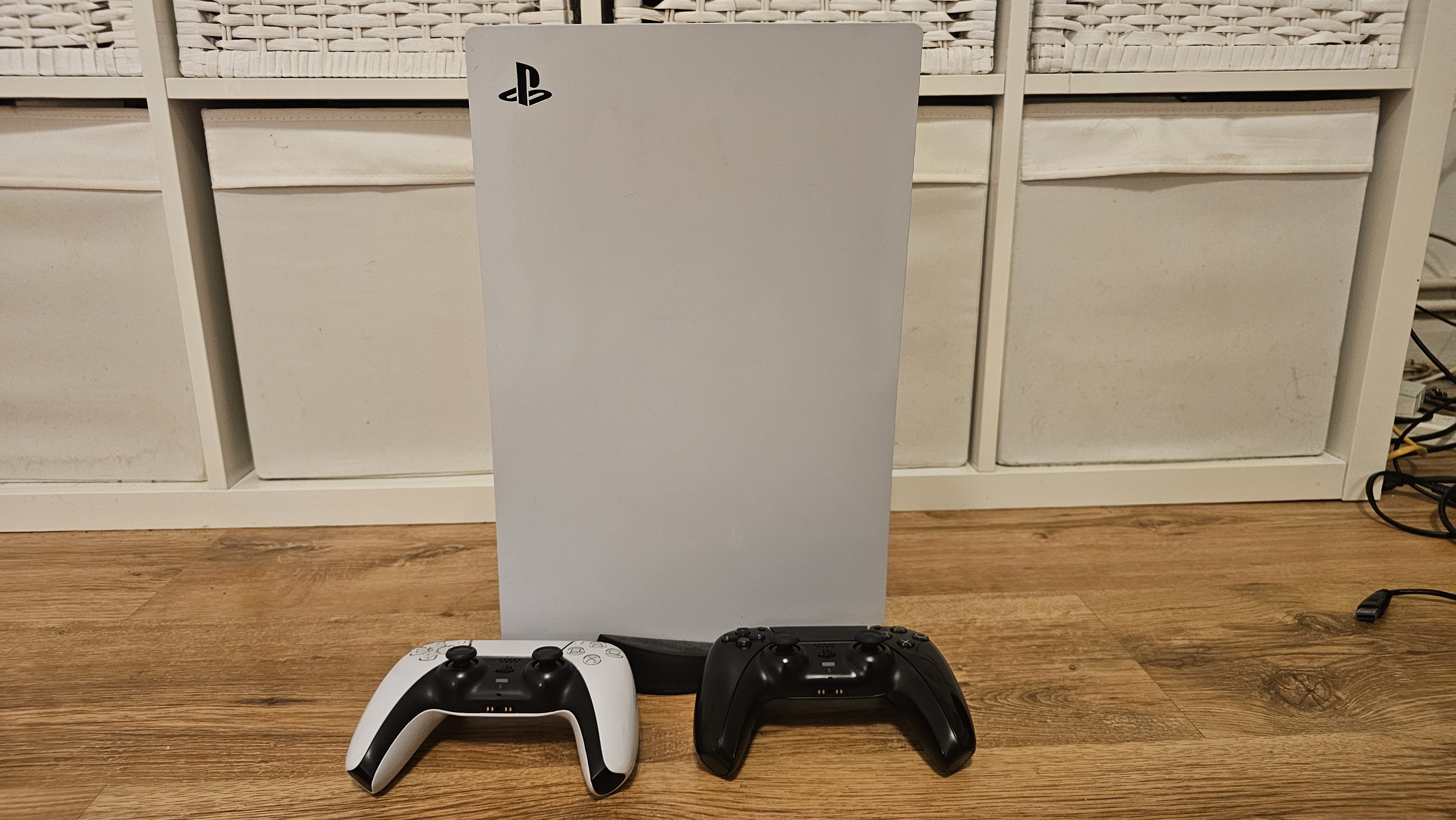 Ps5 + 2 controllers