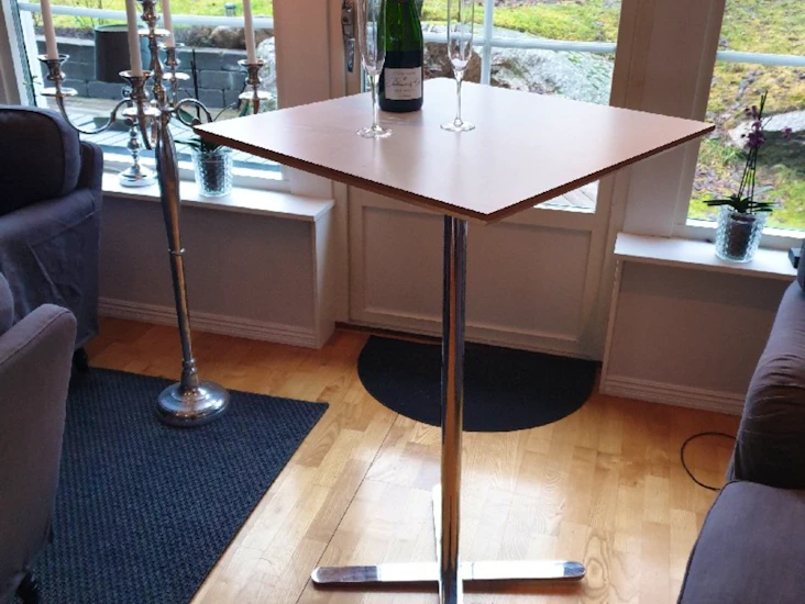 Ståbord, rejäla ståbord i stål och trä