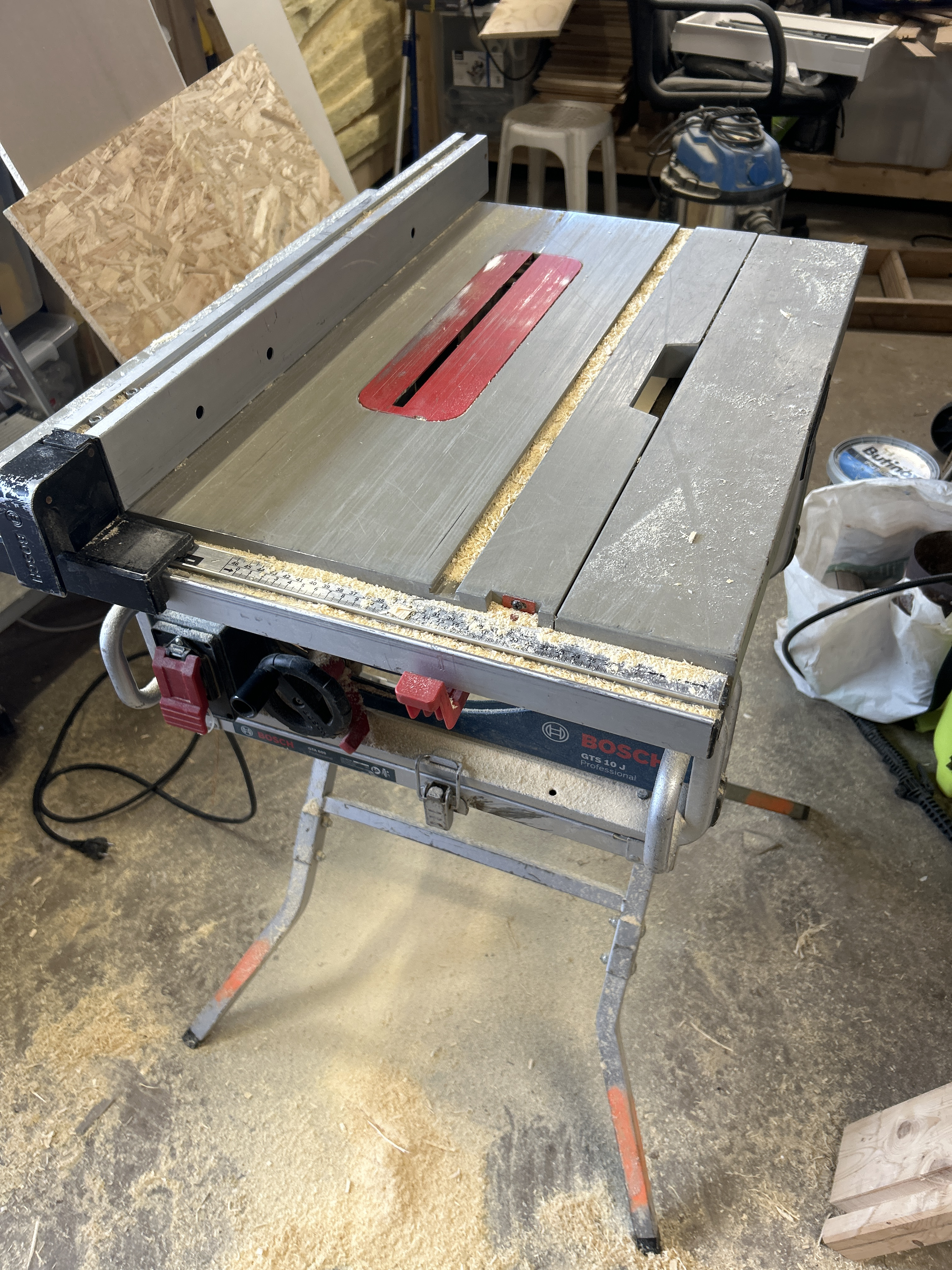 Bosch bordsag med statuv