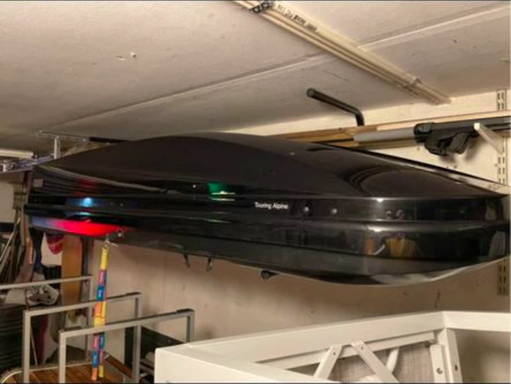 Takbox & volvo v90 lastbågar uthyres