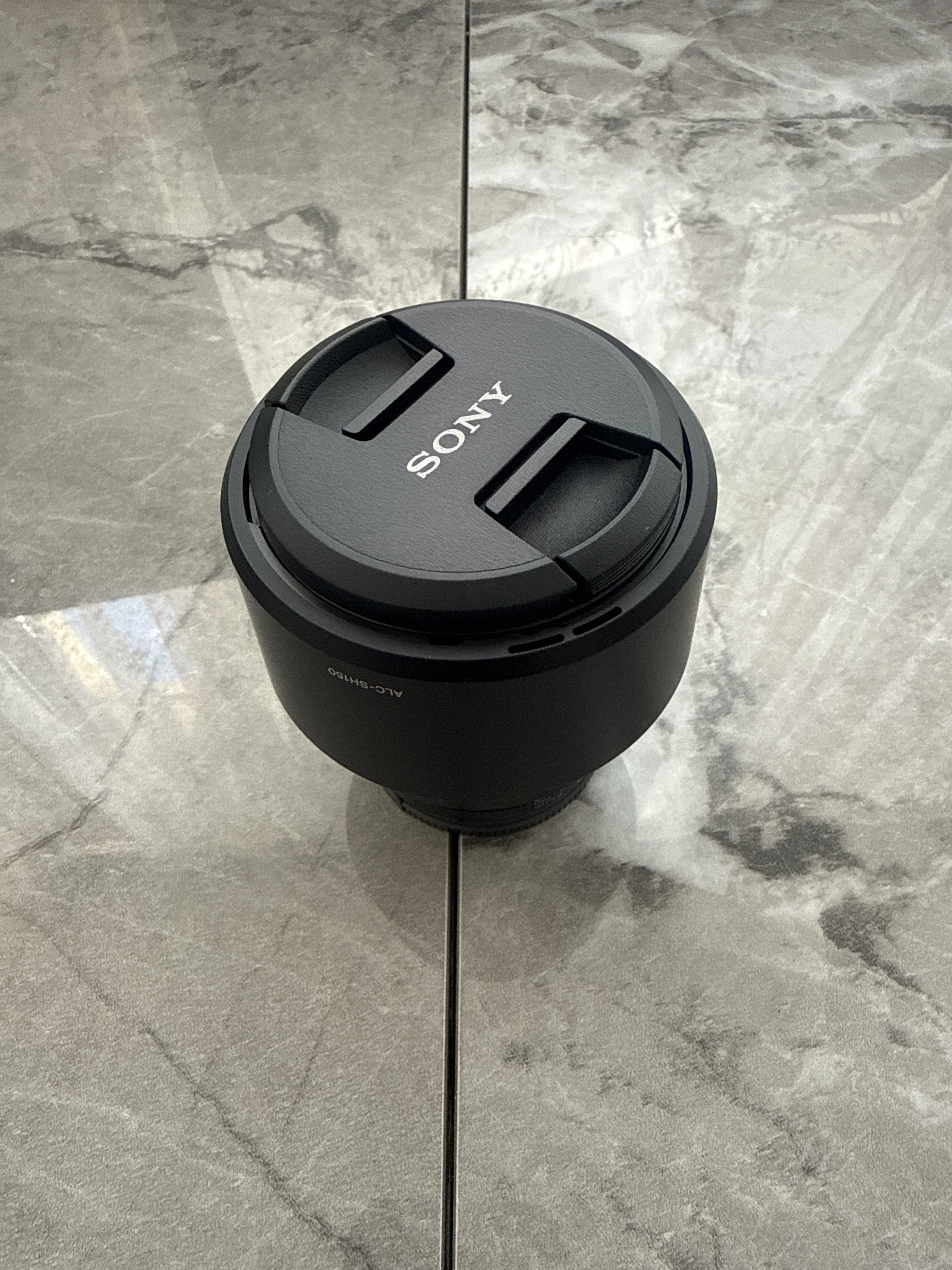 Sony fe 85 mm f/1.8 standard prime lens