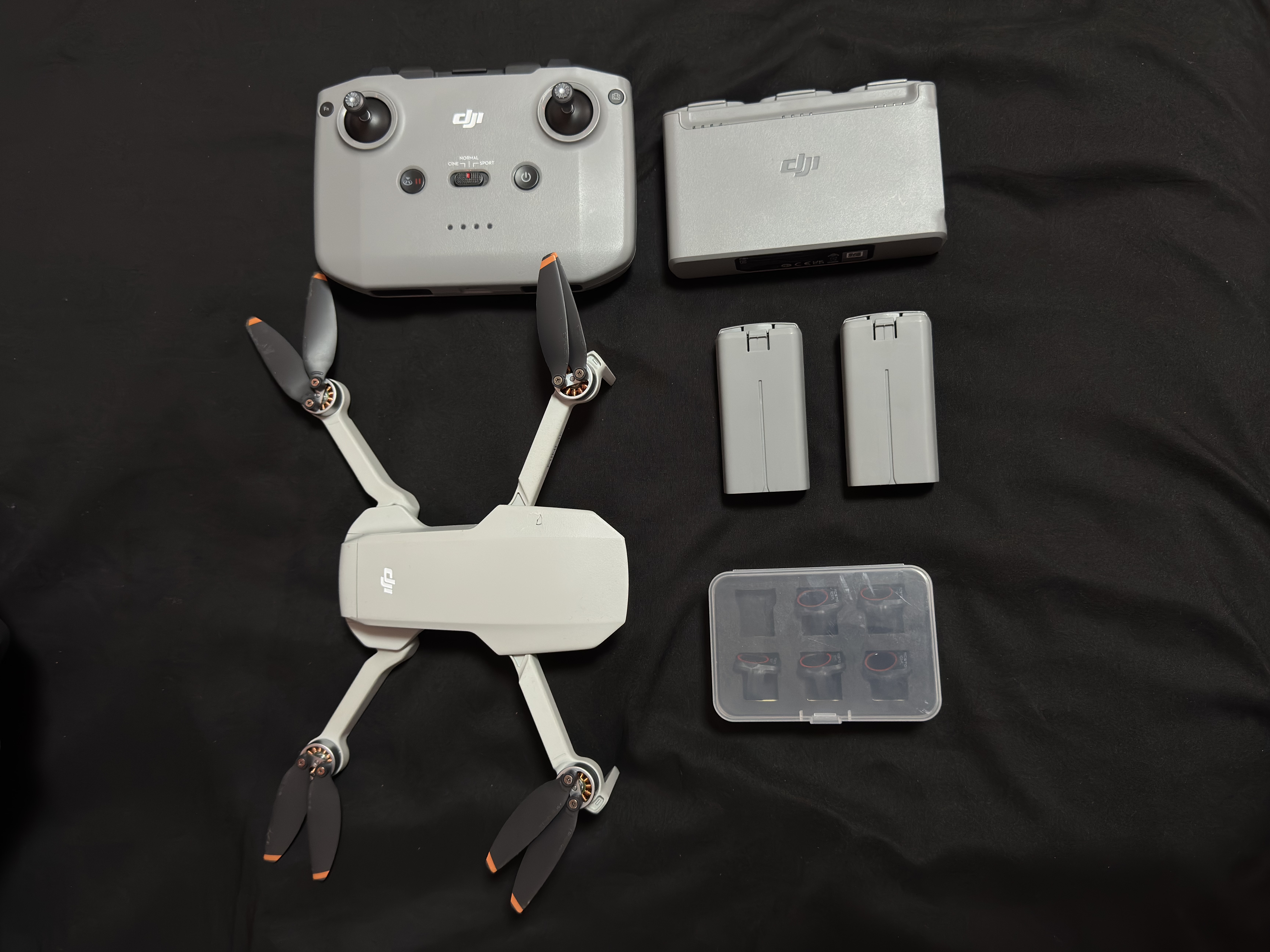 Creator bundle: sony zv-e10 + wireless mic + dji mini 4k — full pro kit (batteries, sd cards, filters included)