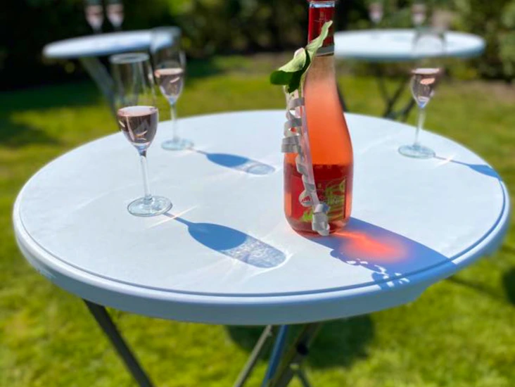 Ståbord till festen