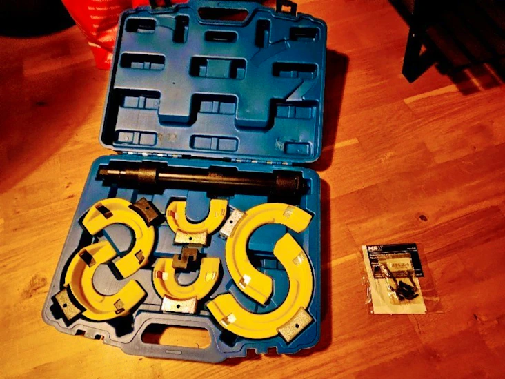 Robust och lättanvänd fjäderspännare för bil