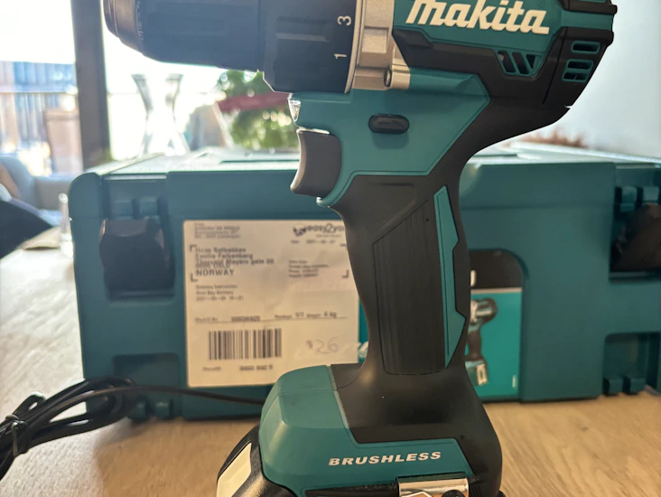 Makita drill 18v med to batterier