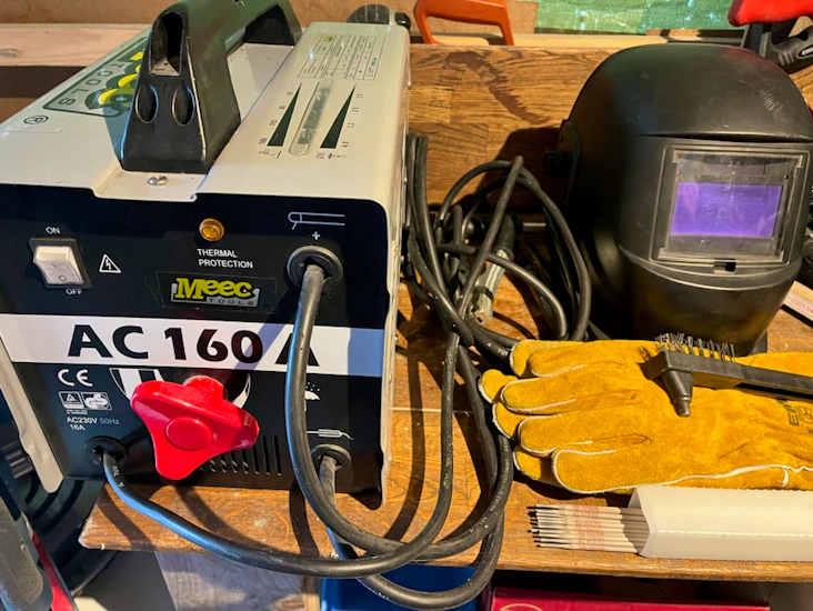 Elsvets/pinnsvets, hjälm, handskar