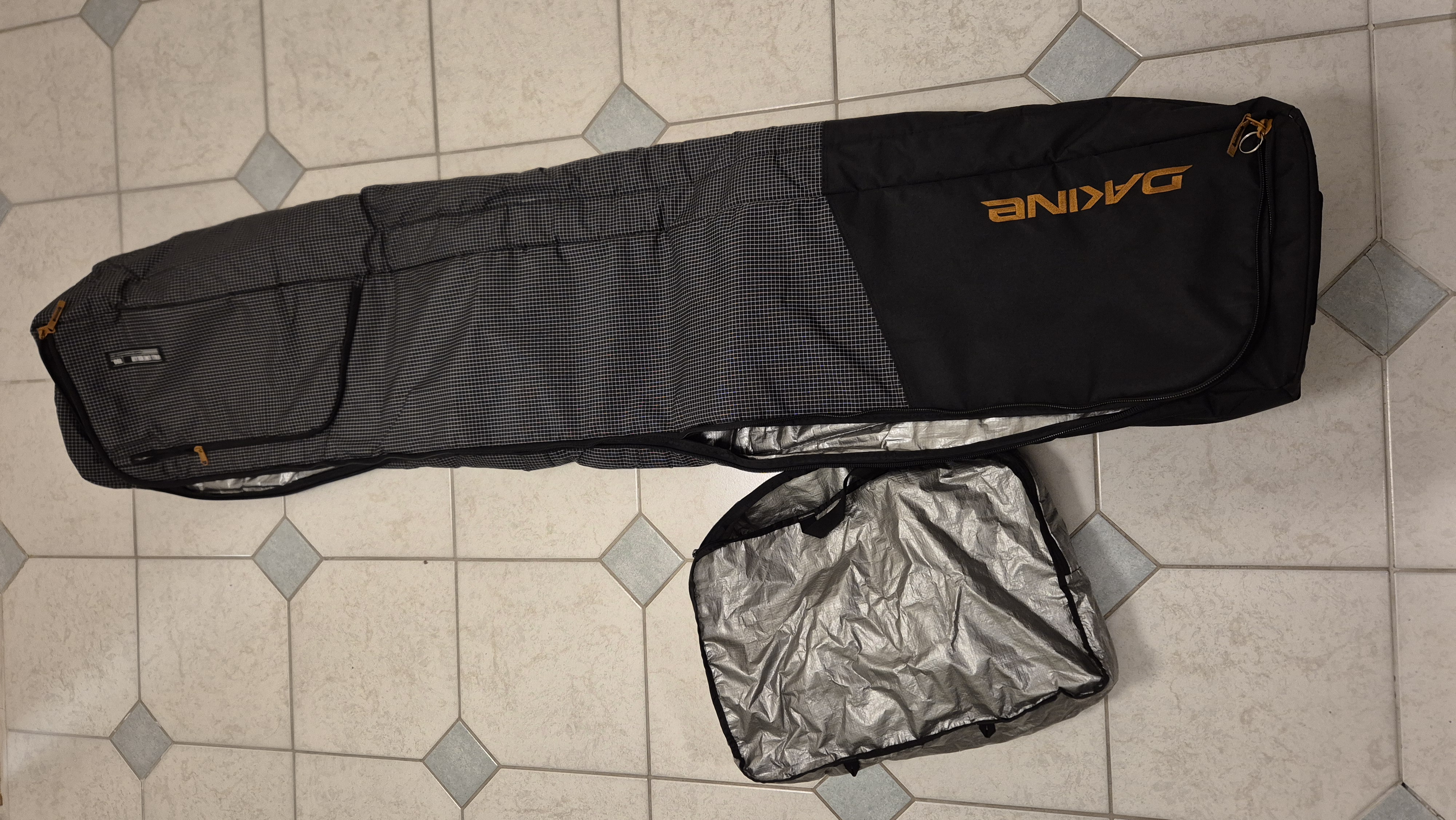 Dakine suksipussi renkailla 2 parille