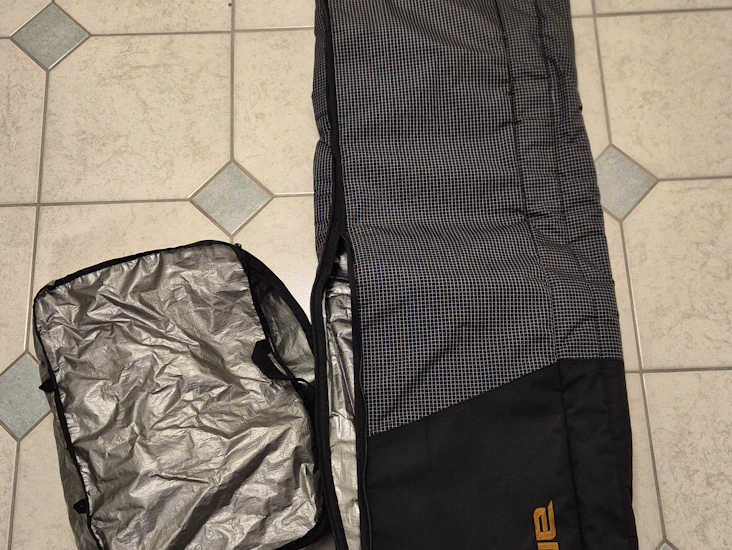 Dakine suksipussi renkailla 2 parille