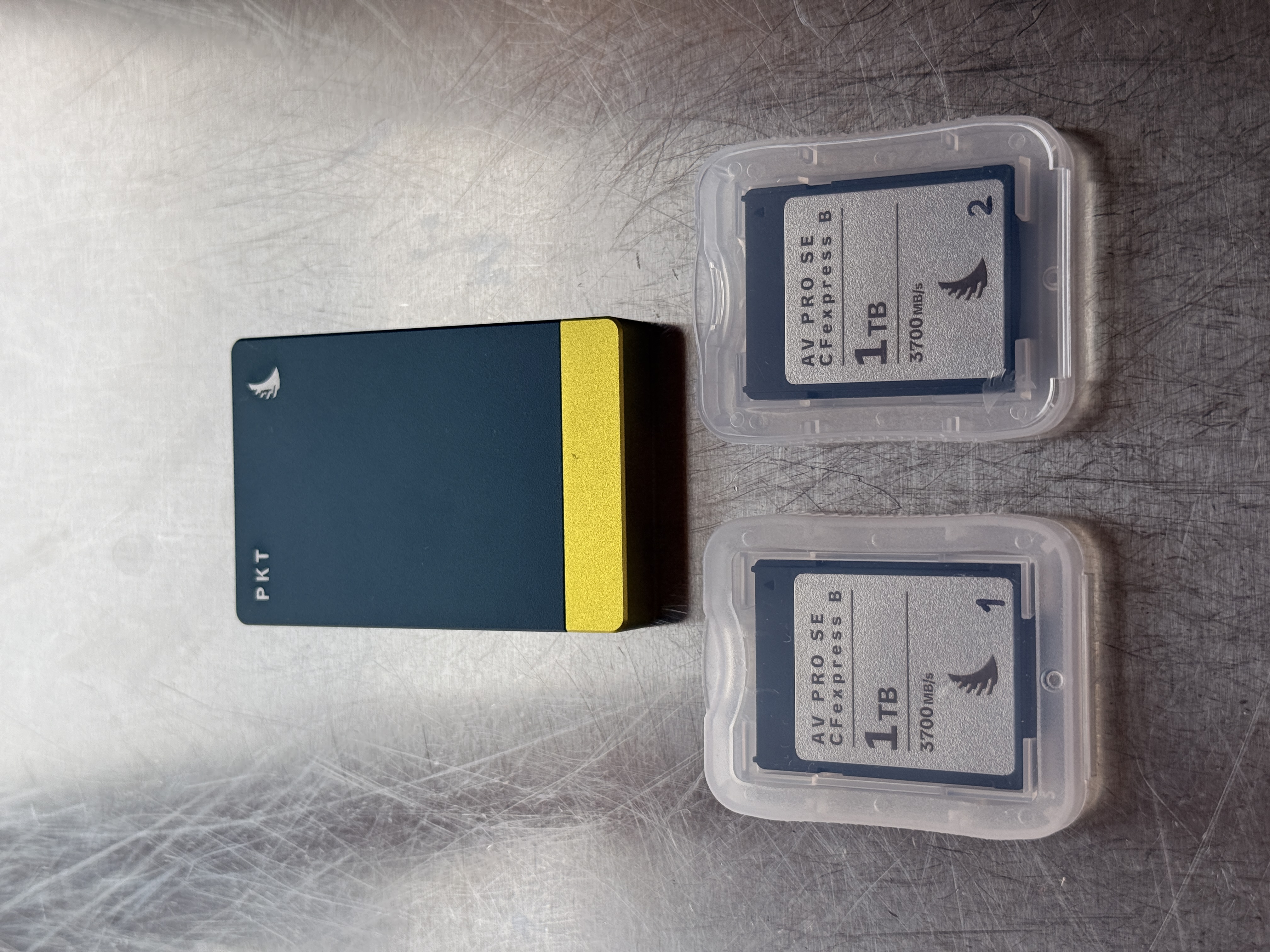 Cfexpresss b angelbird 1tb x2 og rask kortleser