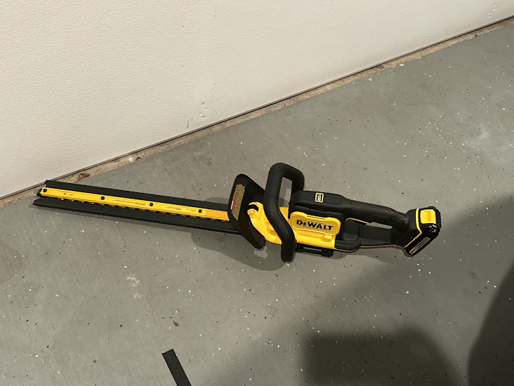 Dewalt 22in hedge trimmer