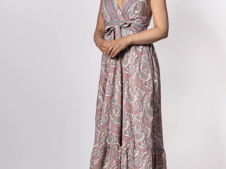 Lang bommullskjole i sommerlig paisleymønster, str. 36