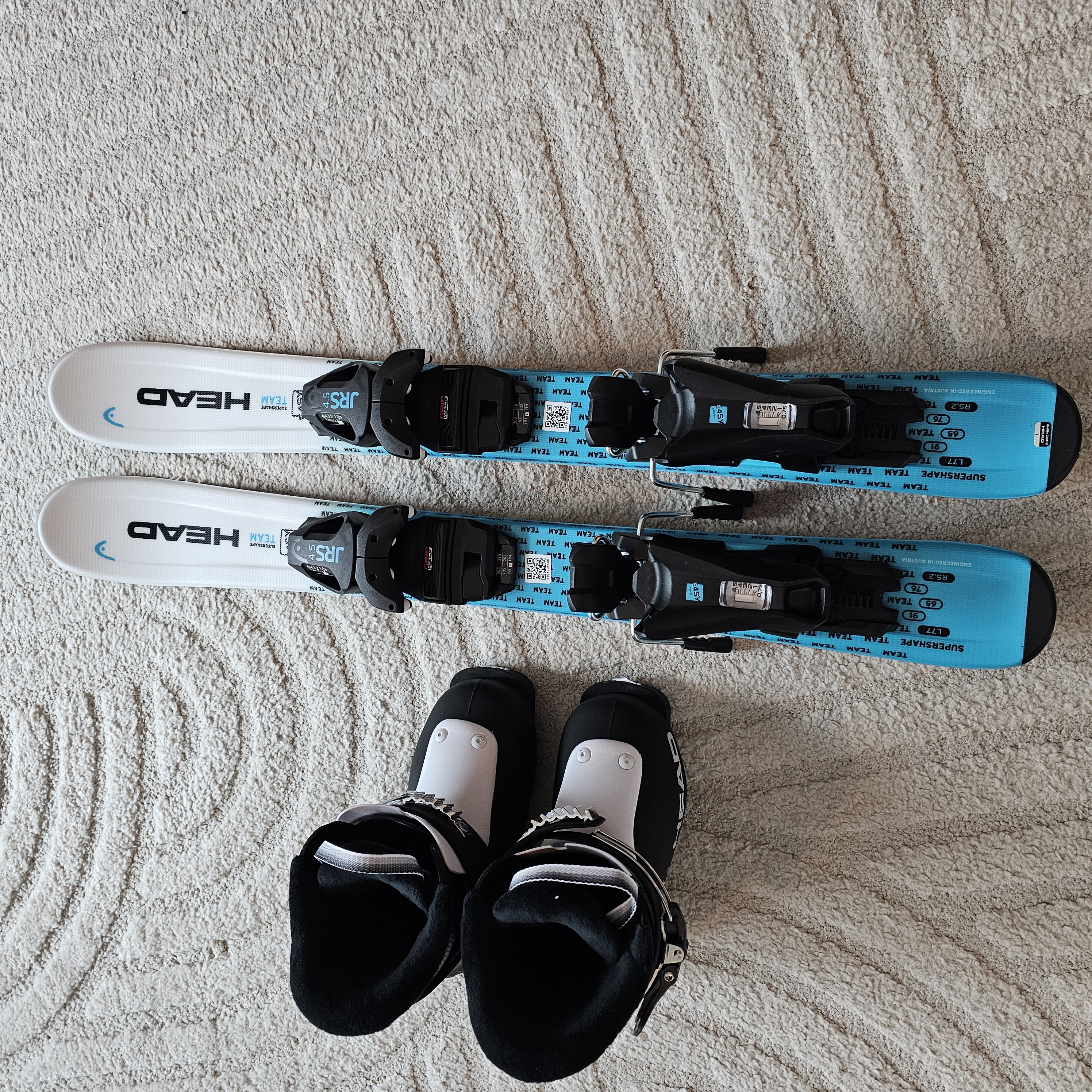 Nya skidor och pjäxor från head