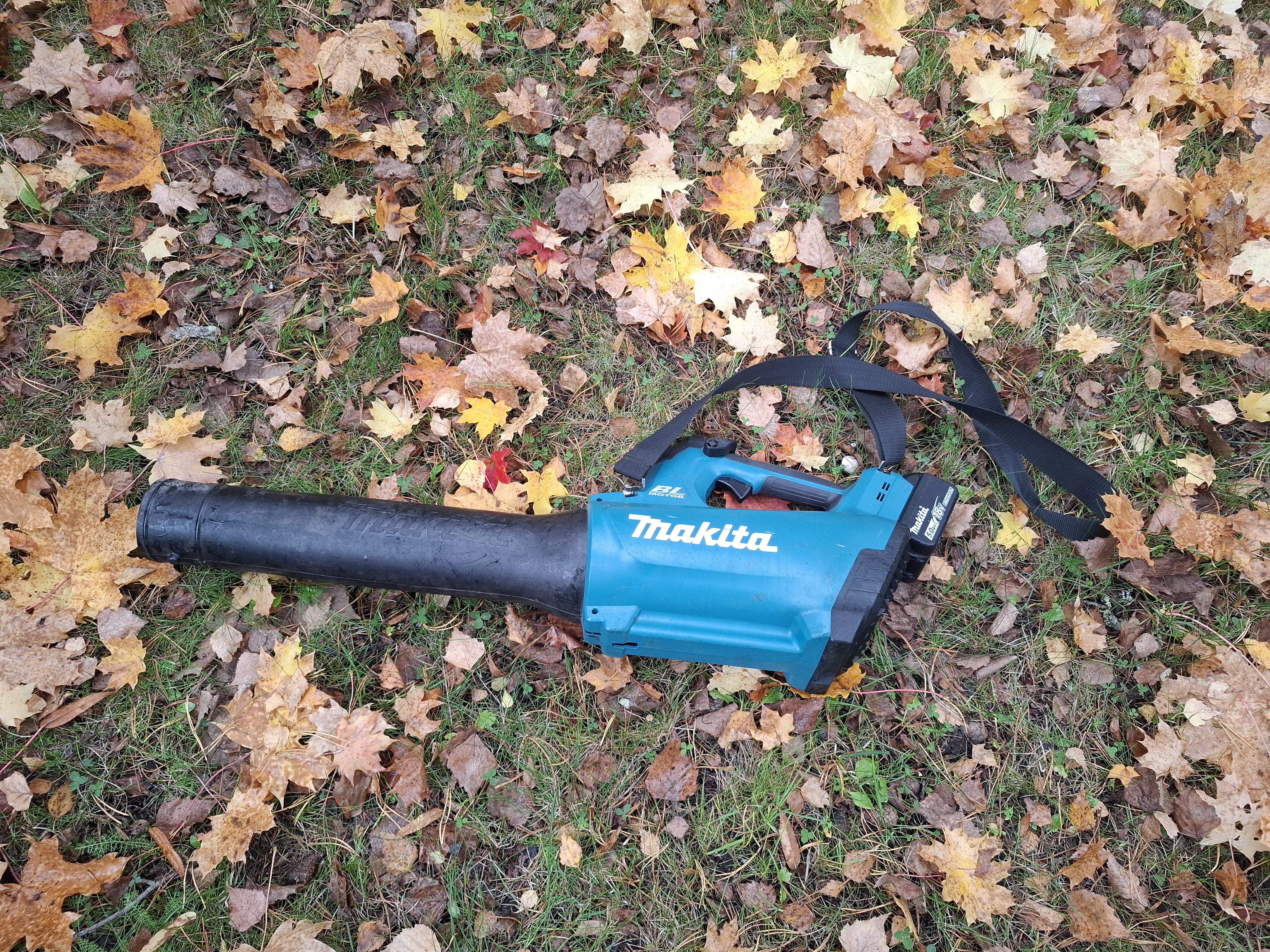 Makita akkulehtipuhallin