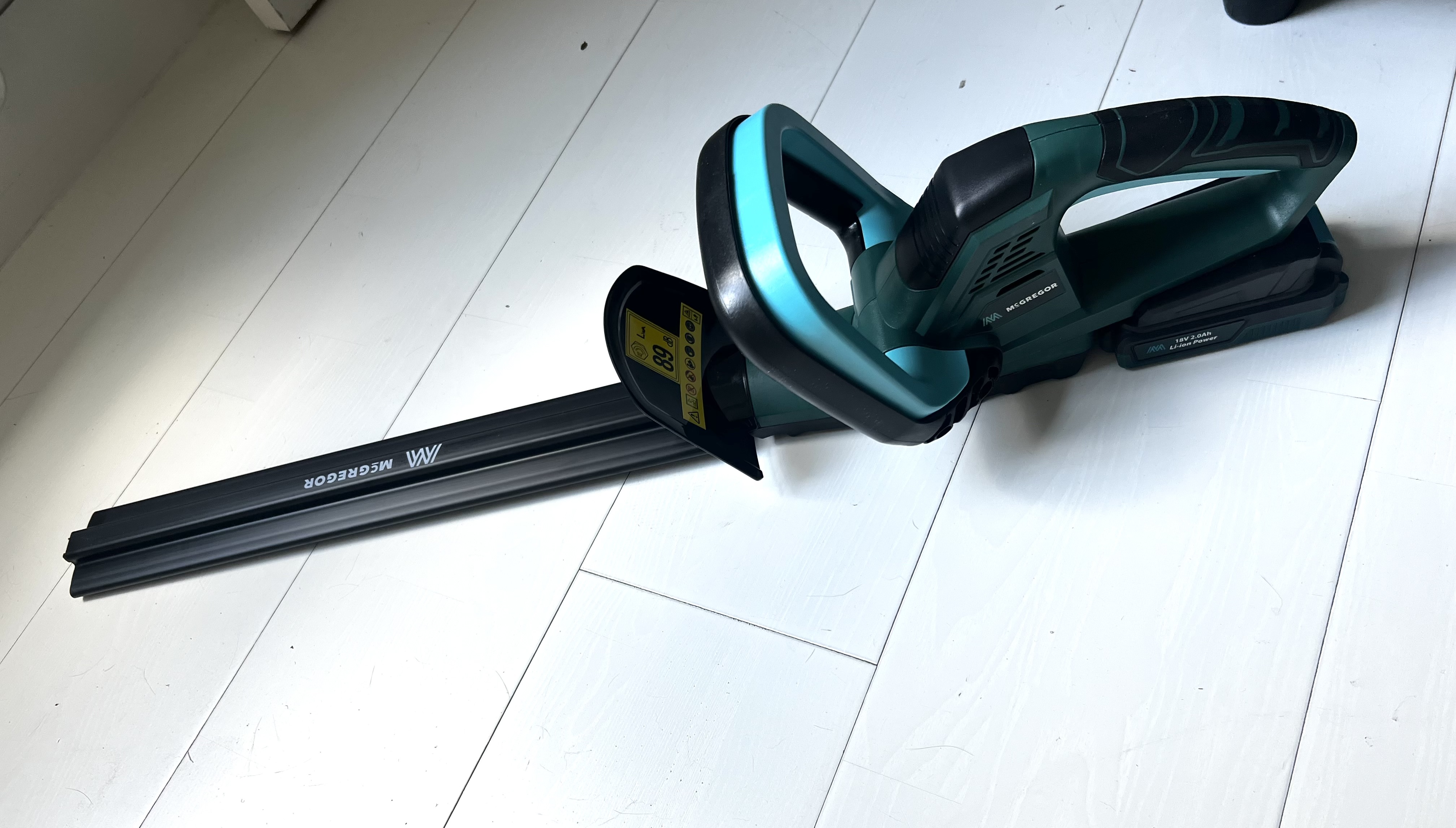 Electrical hedge trimmer 