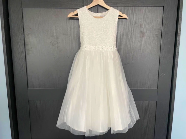 Klänning för brudnäbb strl 146