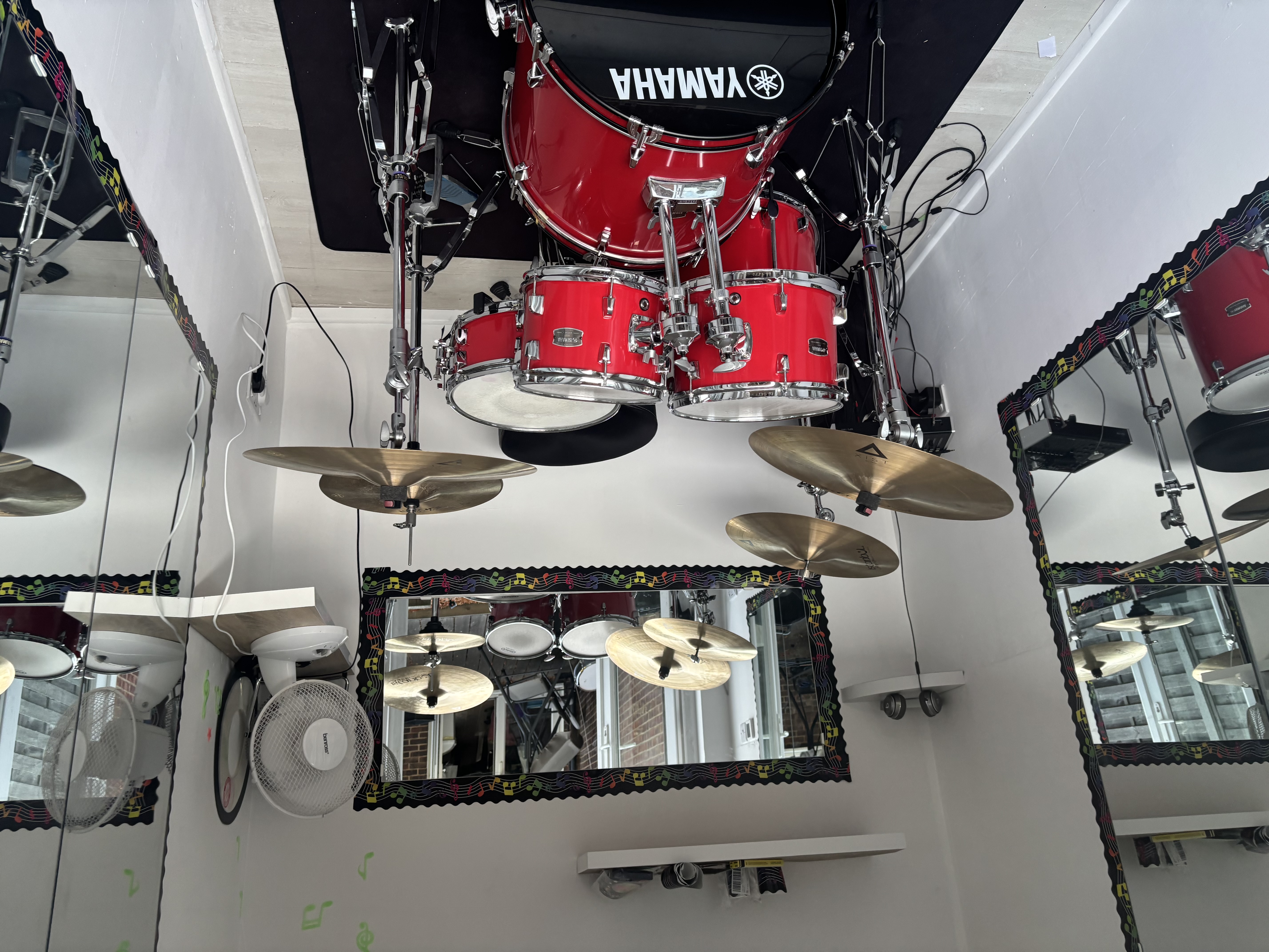 Yamaha 5 piece drum kit + cymbals + hardware + kick pedal
