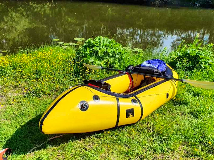 Packraft med utstyr leies ut