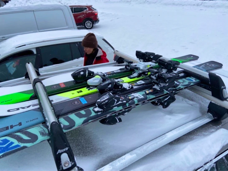 Skidhållare för fyra par skidor