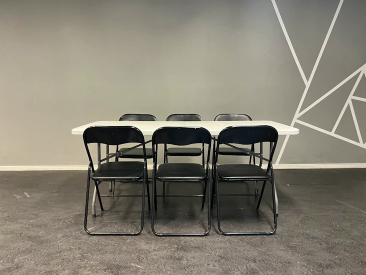 #1 bord och 8 stolar