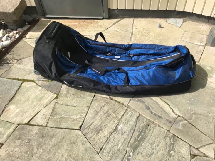 Mizuno resefodral med hjul