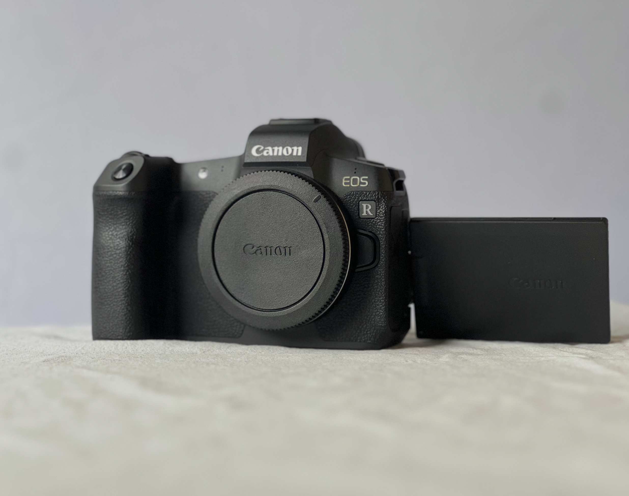 Canon eos r + omavalintainen rf-objektiivi