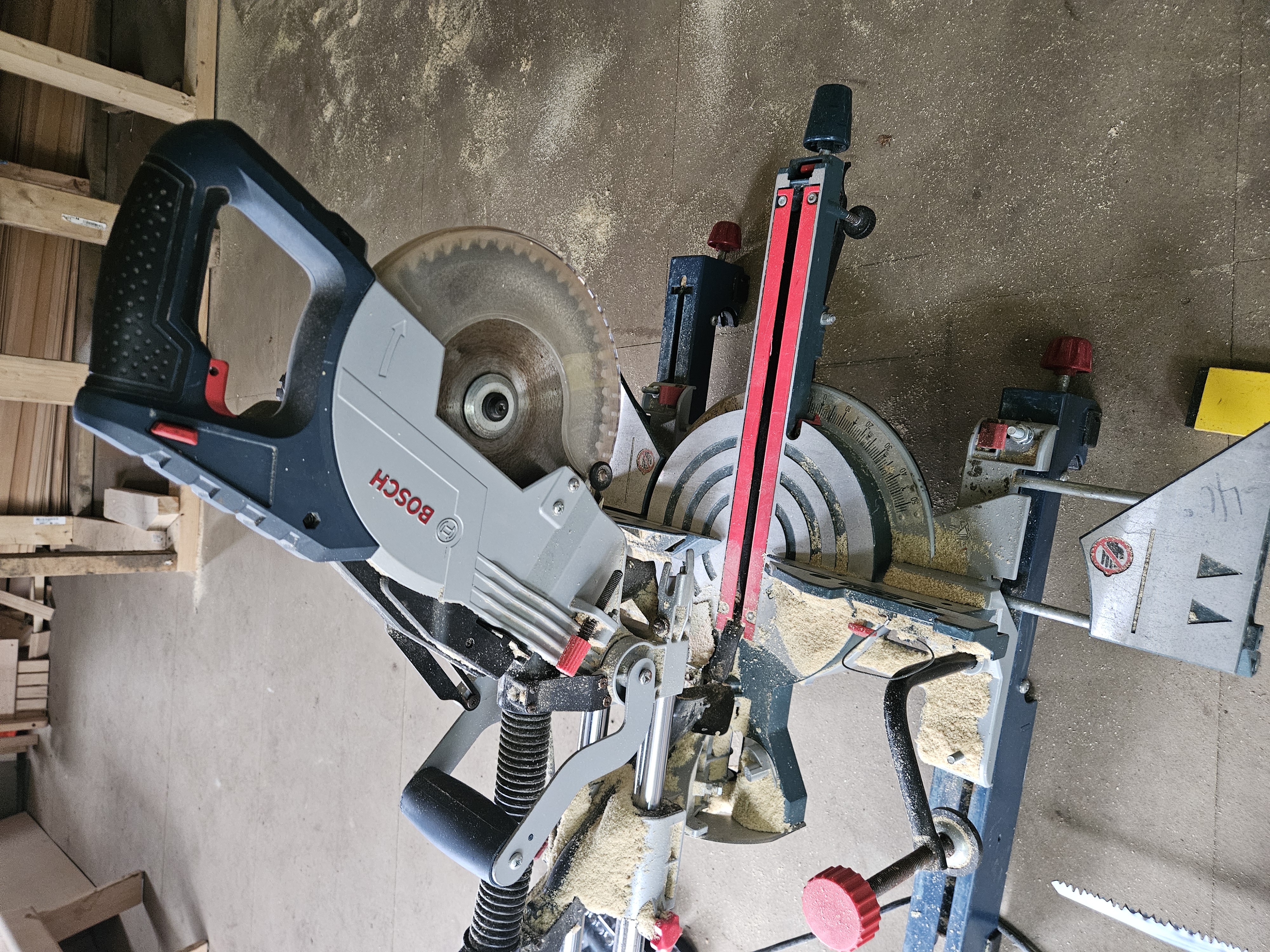 Bosch gcm 8 sjl kapp- og gjærsag med gta 2600 sagbord