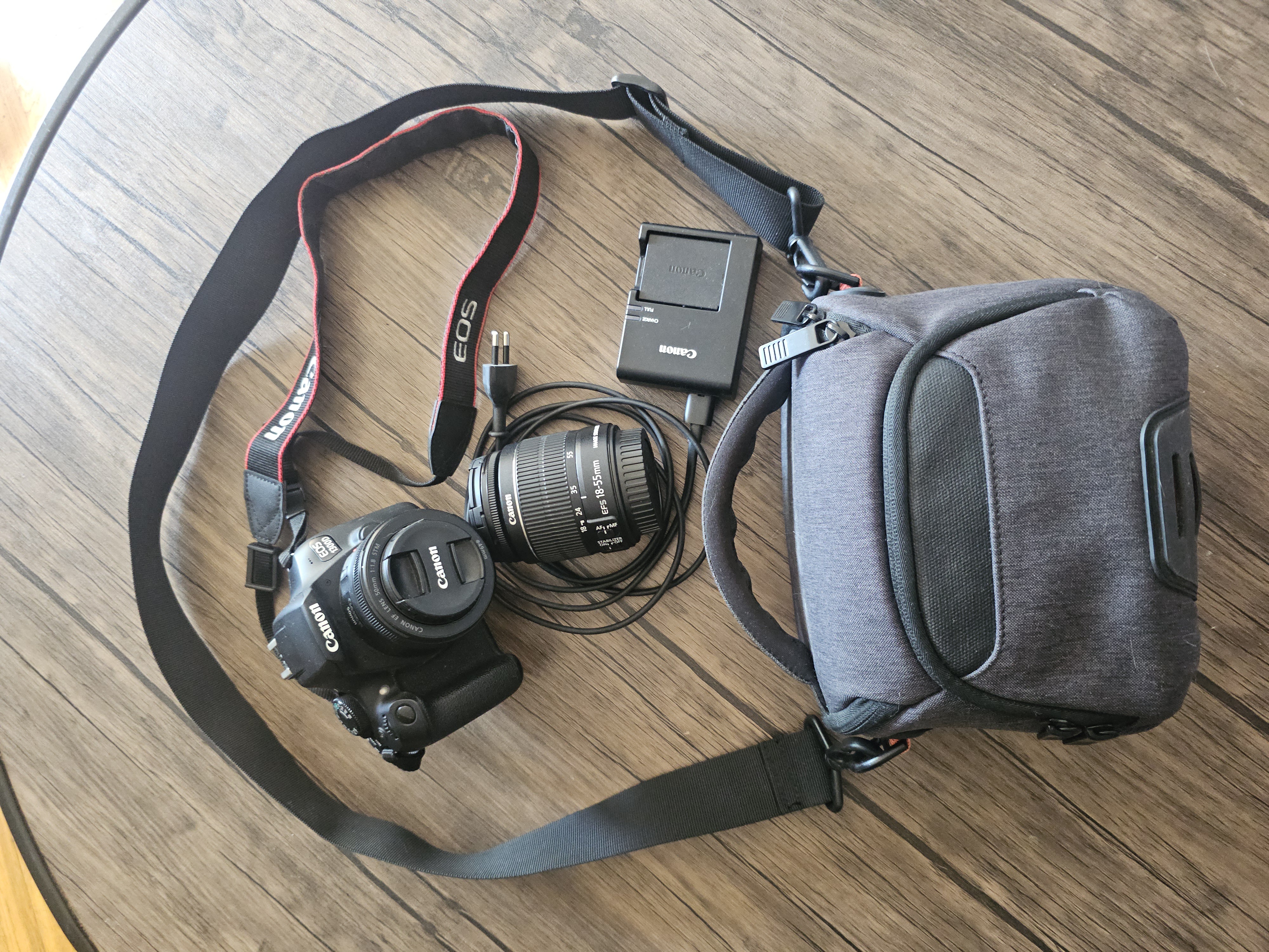 Canon eso 1300d med kameraväska