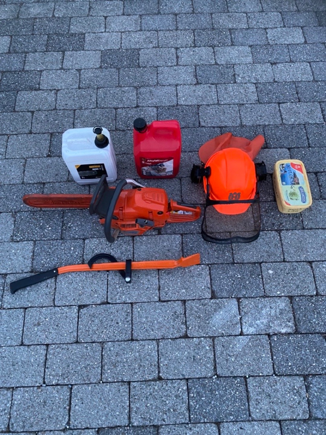 Kraftig husqvarna motorsag med tilbehør 