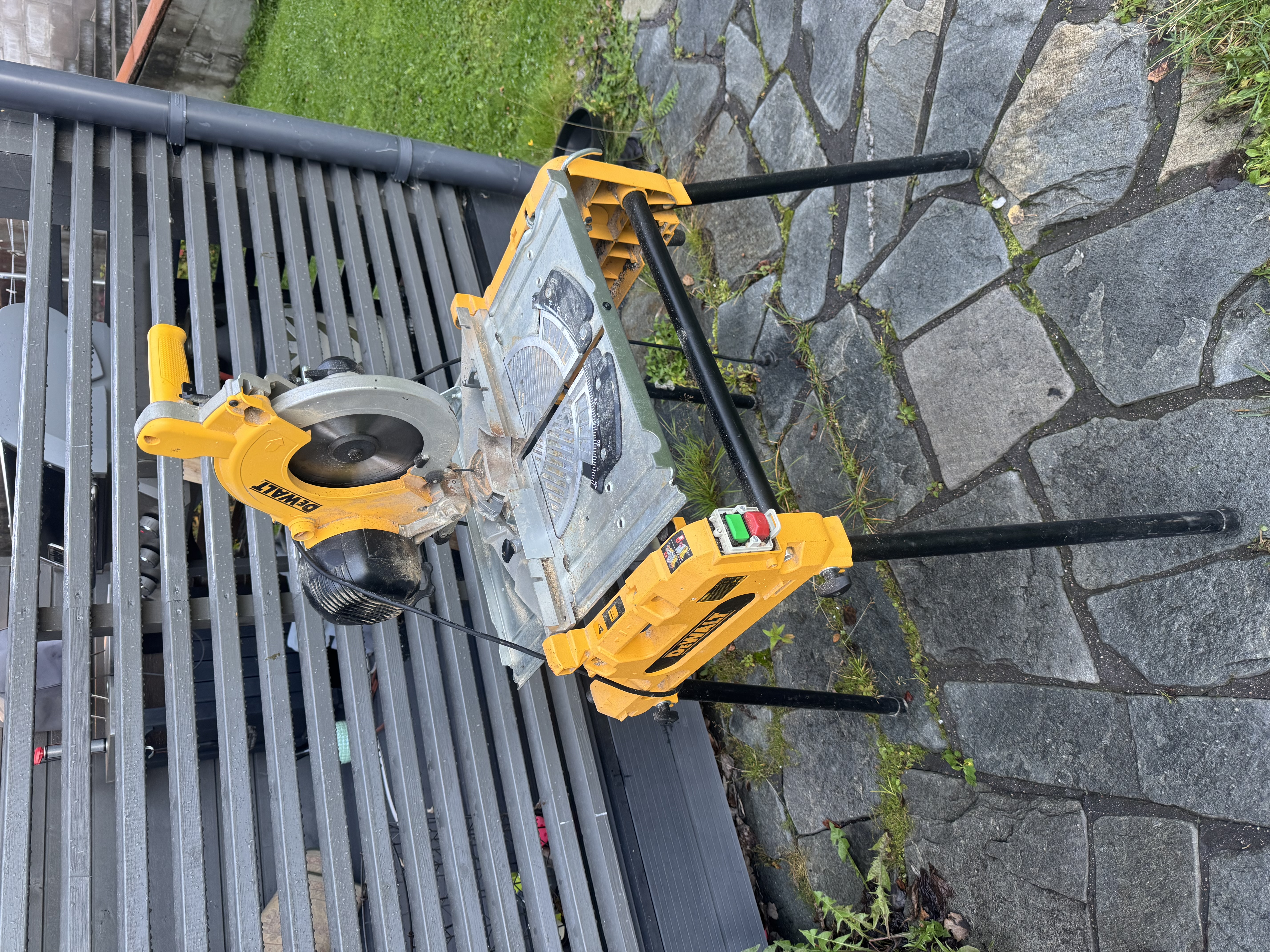 Kääntöpöytäsirkkeli dewalt dw743n + 2 terää