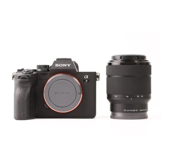 Sony a7 iv + 28-70mm lens + 128gb sd card 