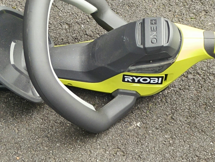 Ryobi pensasleikkuri