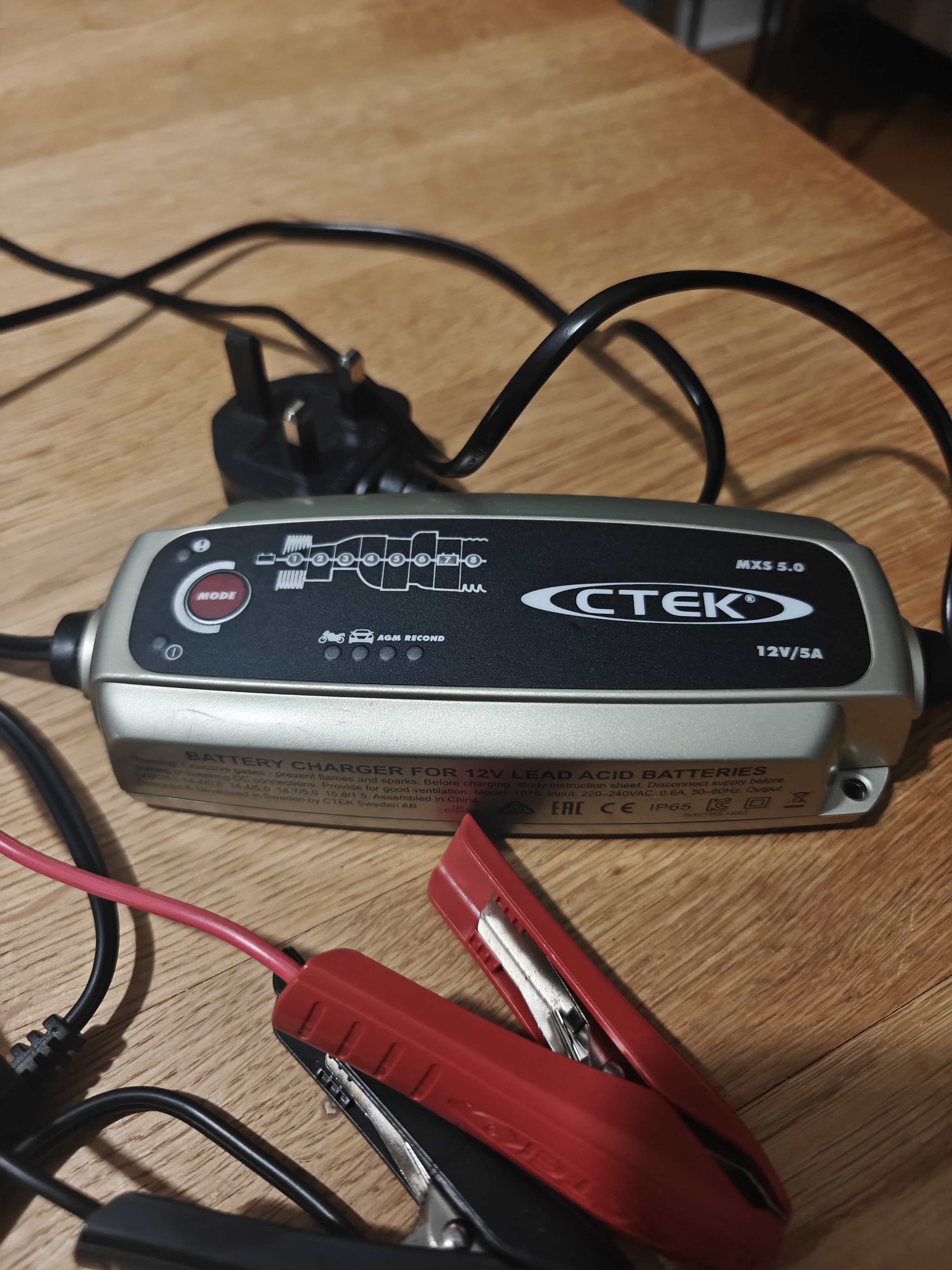 Ctek mxs 5.0 battery charger - great condition!