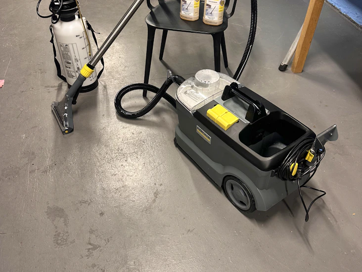 Textilvårdsmaskin/ tvätt medel ingår kärcher