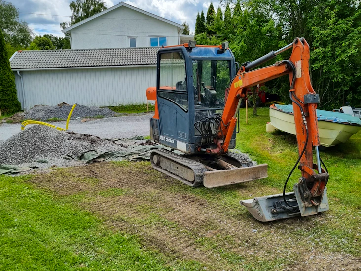 Grävmaskin med förare