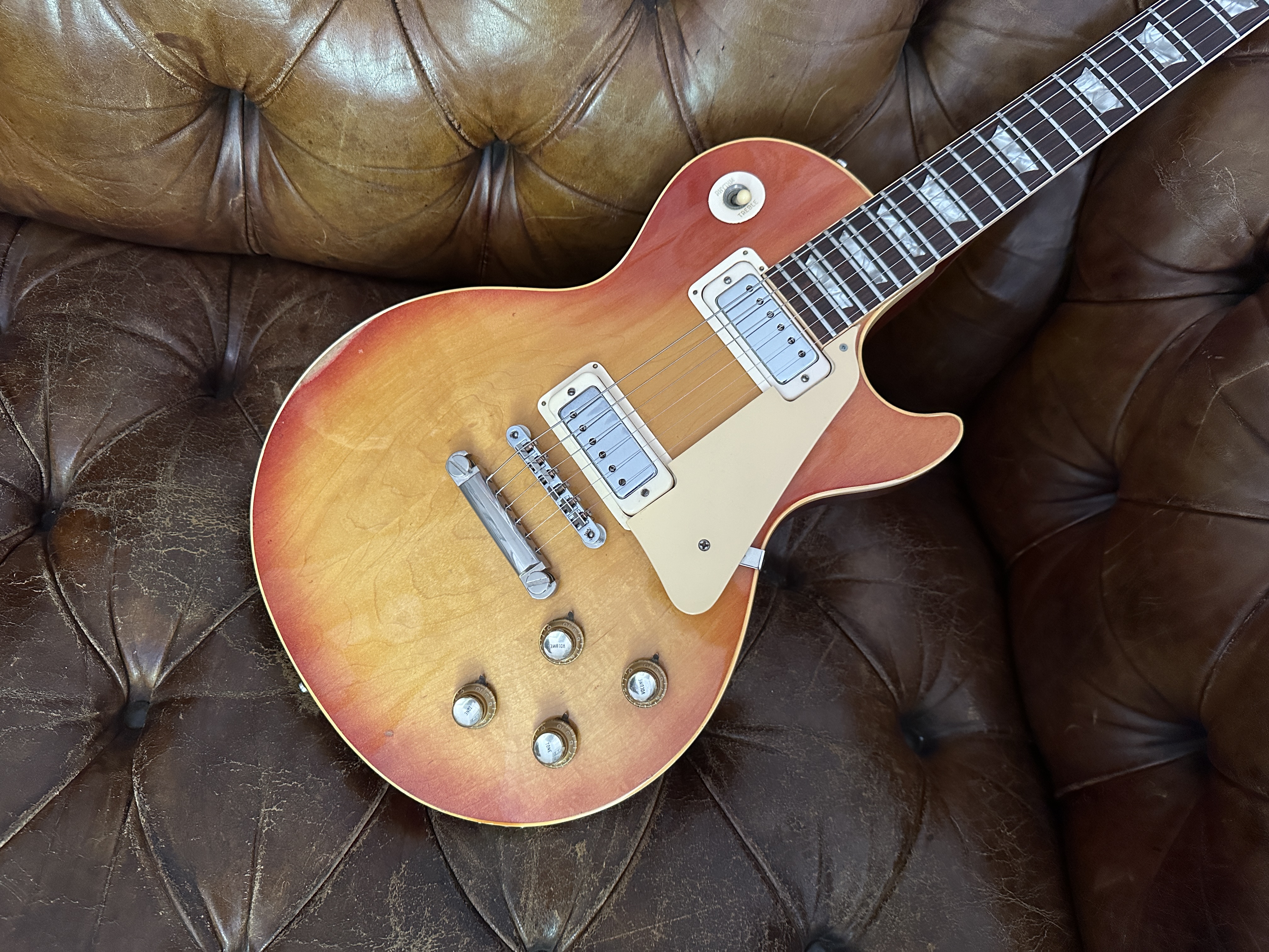 1972 gibson les paul deluxe, cherry sunburst classic