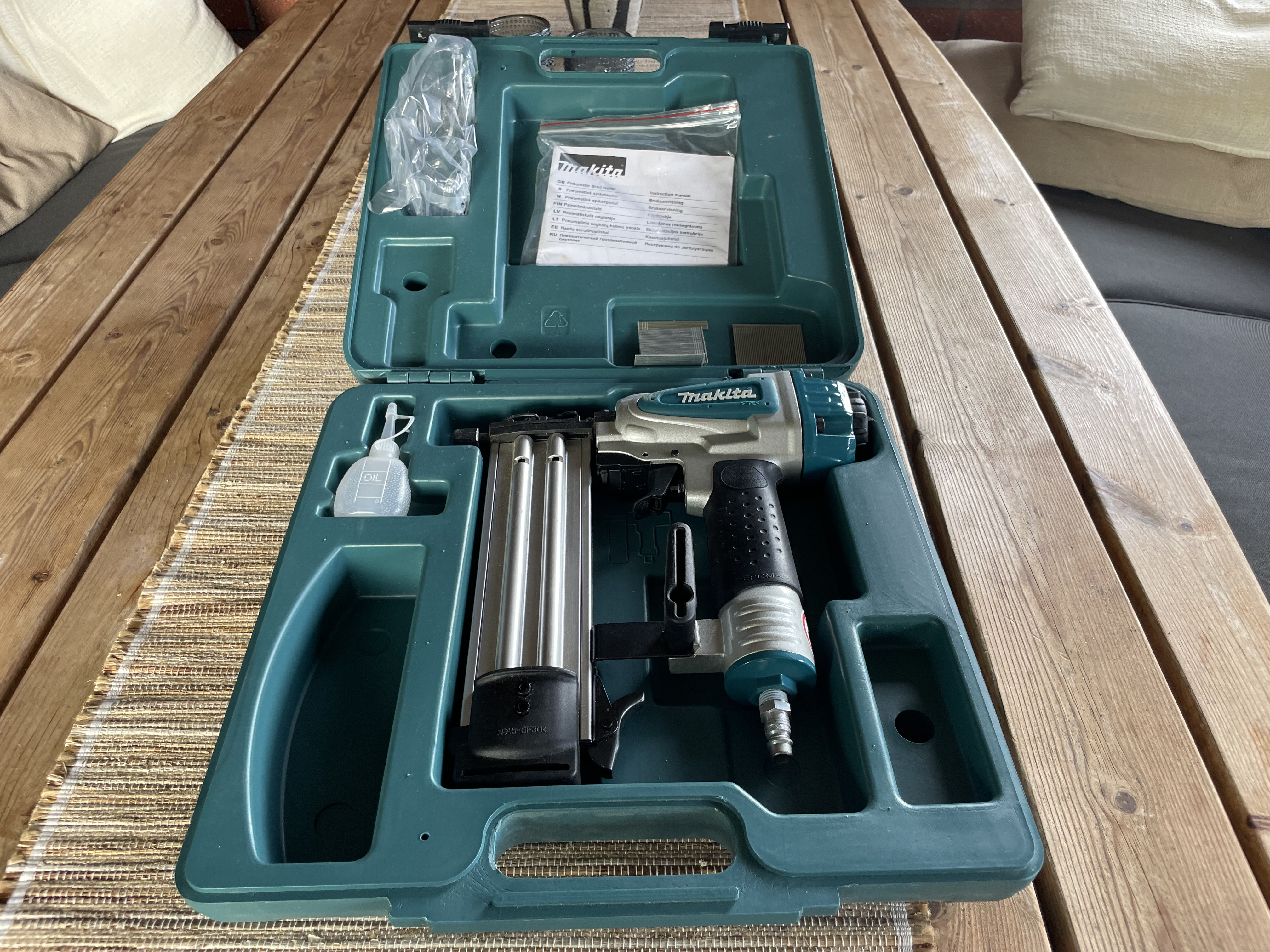 Makita spikpistol