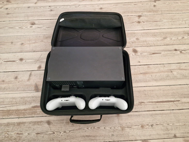 Xbox series x med 4 controllere