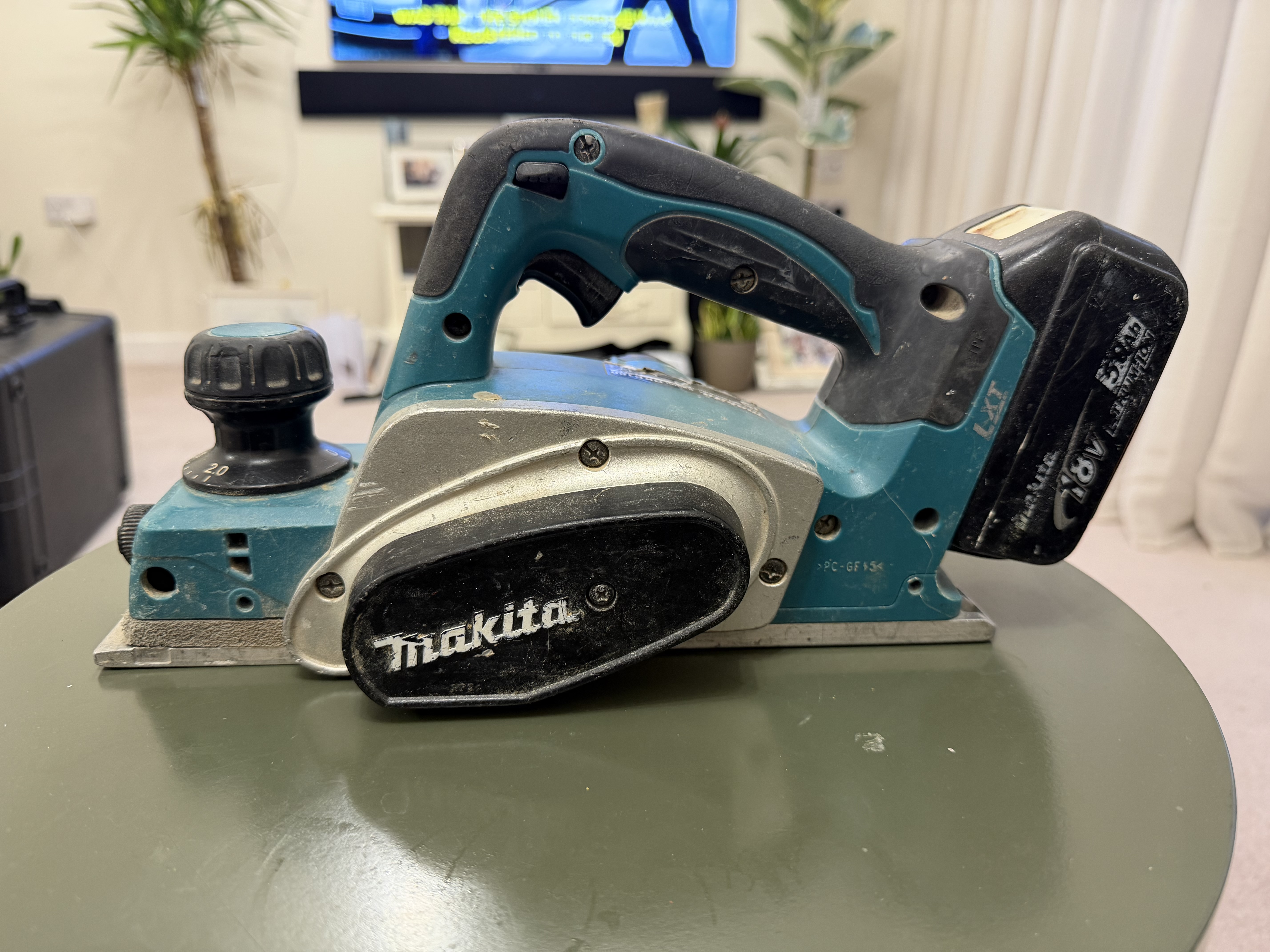 Makita bkp180 18v cordless planer (82mm)
