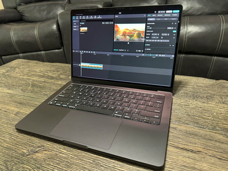 Apple macbook pro m3 pro (14-inch) – perfect for creatives, remote work, & more!