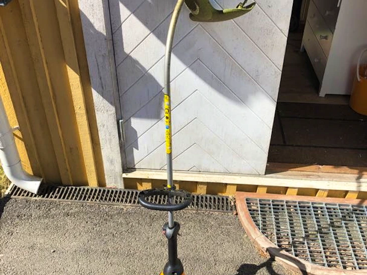 Bensindriven trimmer