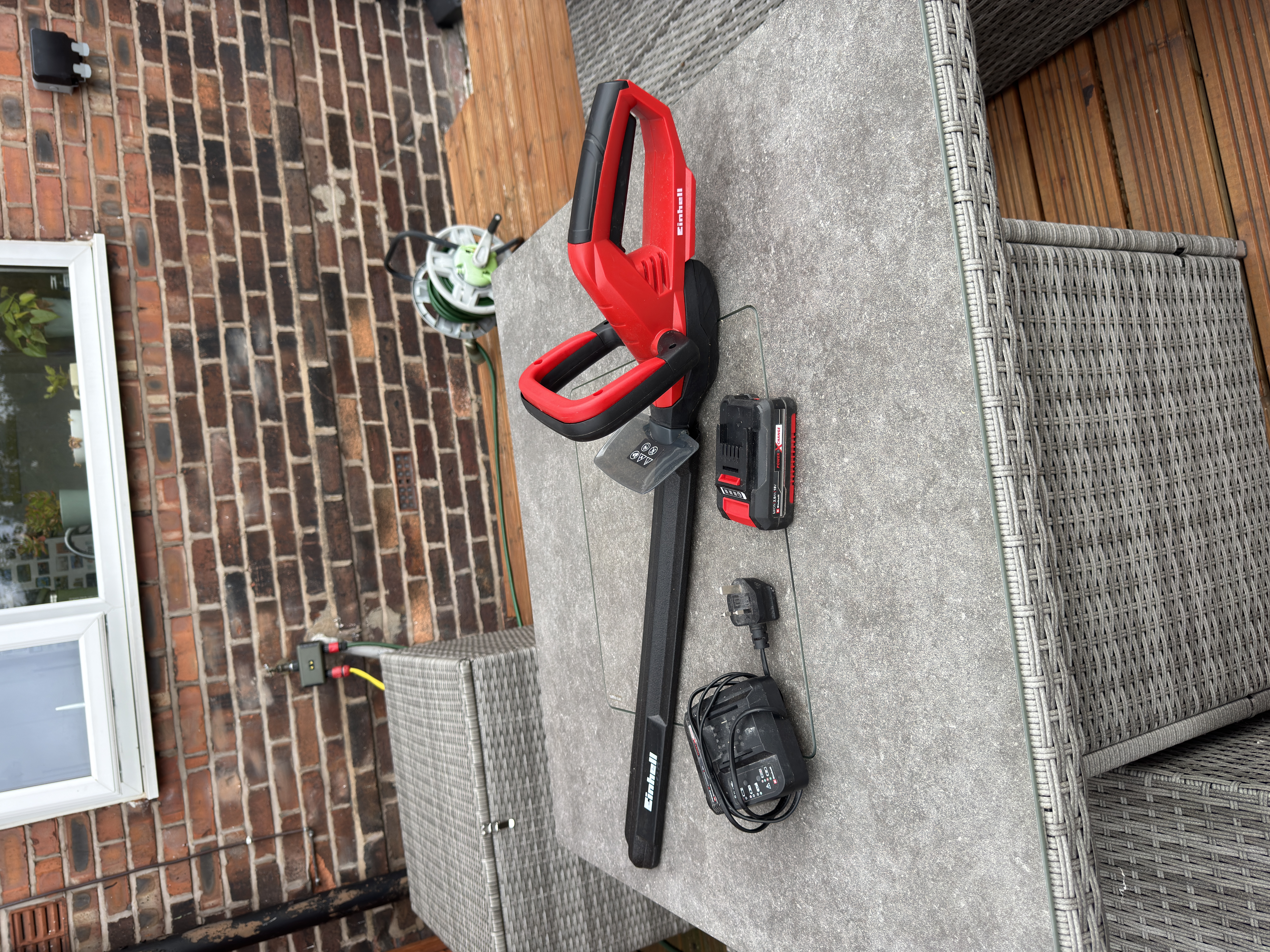 Einhell 18v cordless hedge trimmer – 46cm blade, battery & charger included