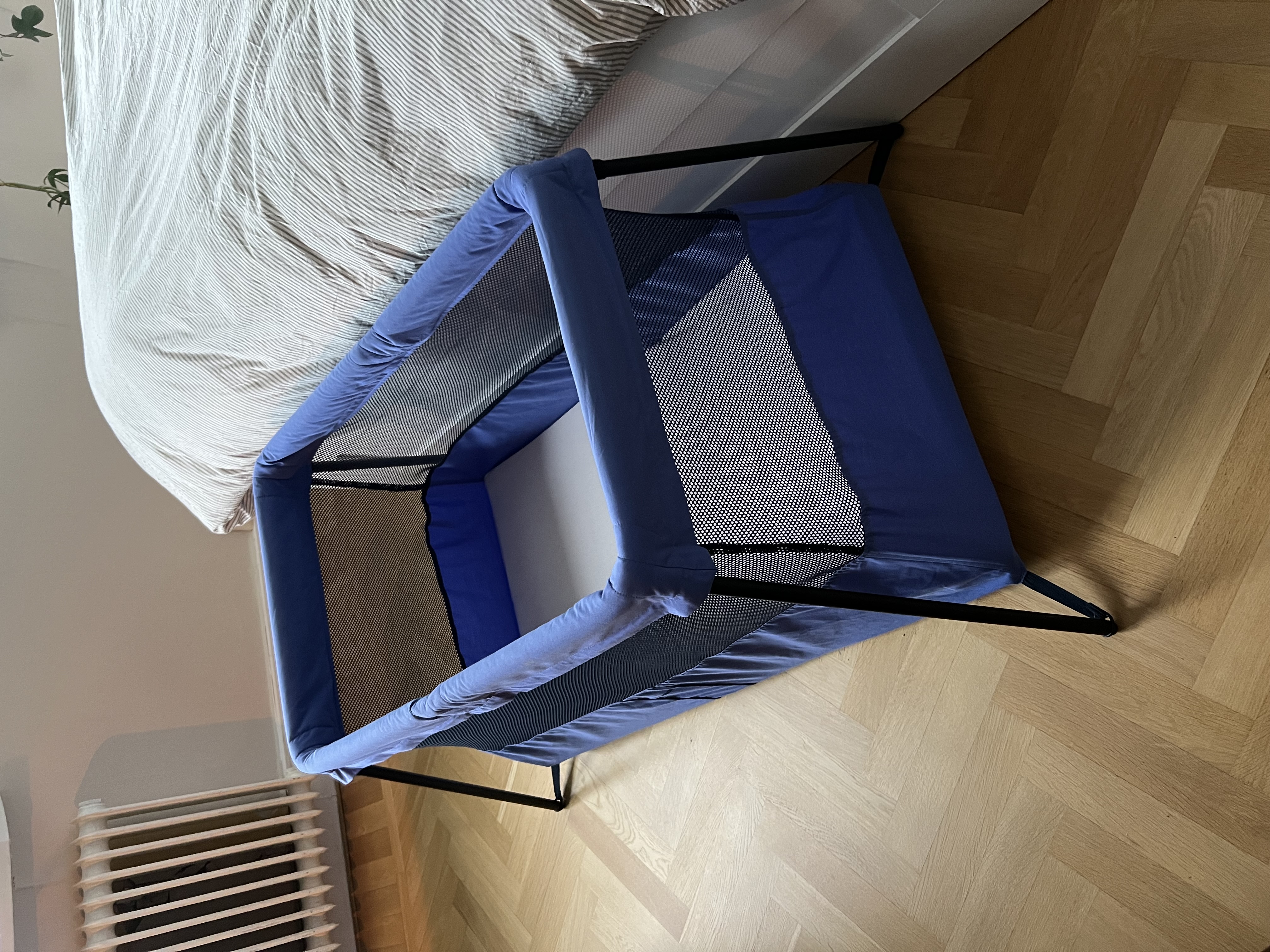 Smidig resesäng med väska - baby björn
